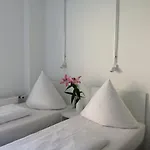 Apartment&rooms Near Brandenburg Gate *